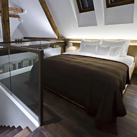 Tauroa Steirerschloessl 첼트베크